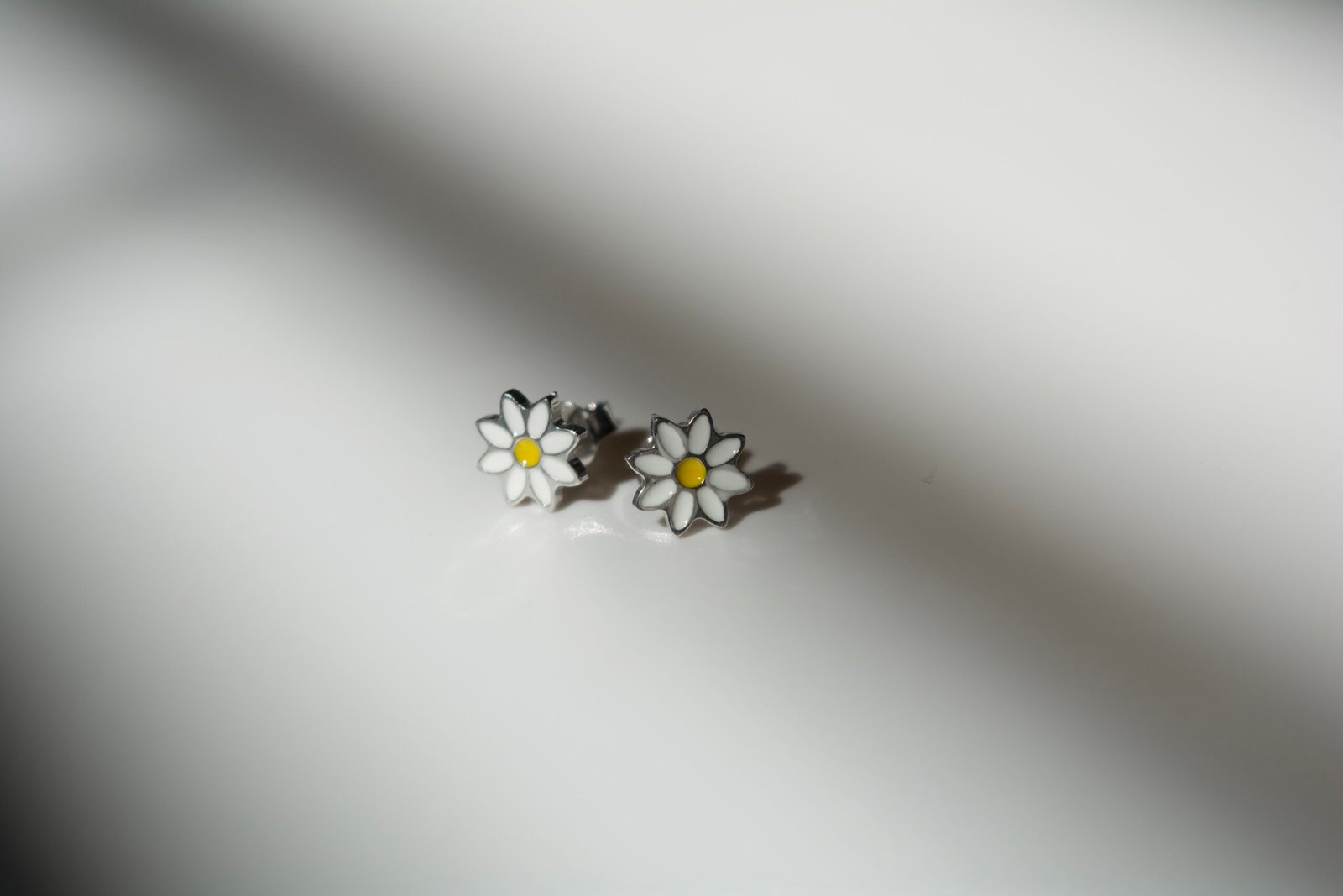 DAISY WHITE Earrings DAISY WHITE Earrings